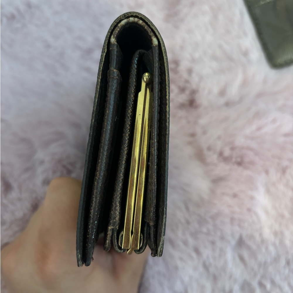 Authentic Louis Vuitton Damier Wallet - Picture 12 of 12